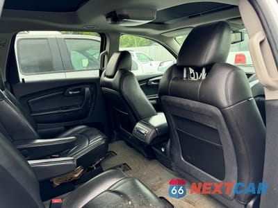 Zdjęcie 6 z 12 samochodu: 2010 CHEVROLET TRAVERSE LT VIN:1GNLVGED8AS106129 - miniatura