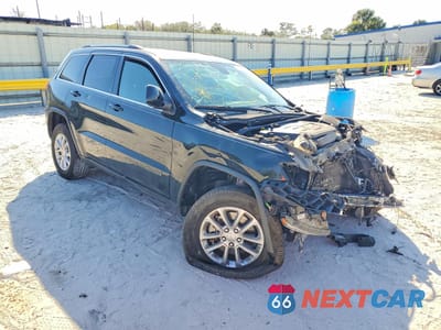 Czwarte zdjęcie samochodu z boku: 2021 JEEP GRAND CHEROKEE LAREDO VIN:1C4RJEAGXMC551229 - miniatura