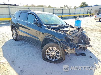 Czwarte zdjęcie samochodu z boku: 2021 JEEP GRAND CHEROKEE LAREDO VIN:1C4RJEAGXMC551229 - miniatura