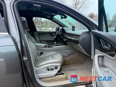 Piąte zdjęcie samochodu w środku: 2018 AUDI Q7 PREMIUM PLUS VIN:WA1LAAF77JD044103 - miniatura