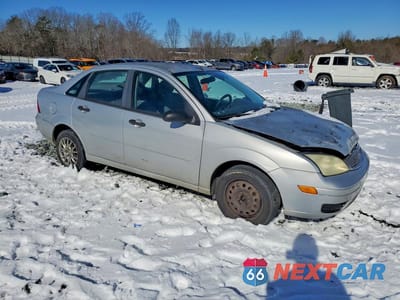 Czwarte zdjęcie samochodu z boku: 2005 FORD FOCUS ZX4 VIN:1FAFP34N55W196881 - miniatura