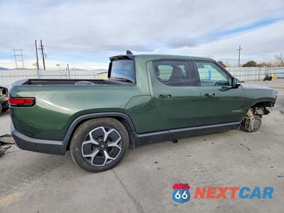 Trzecie zdjęcie samochodu z tyłu: 2023 RIVIAN R1T ADVENTURE VIN:7FCTGBAA2PN029504 - miniatura