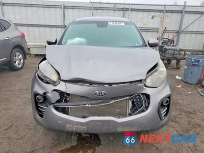 Piąte zdjęcie samochodu w środku: 2017 KIA SPORTAGE LX VIN:KNDPMCAC9H7117172 - miniatura