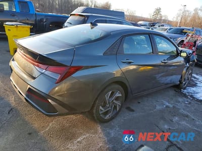 Trzecie zdjęcie samochodu z tyłu: 2025 HYUNDAI ELANTRA SEL SPORT VIN:KMHLM4DG8SU872644 - miniatura