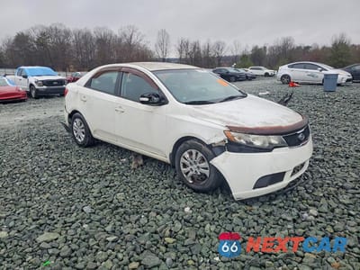 Czwarte zdjęcie samochodu z boku: 2010 KIA FORTE EX VIN:KNAFU4A23A5880716 - miniatura