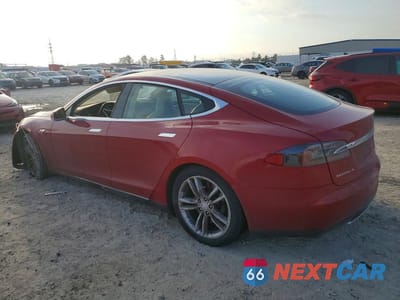 Drugie zdjęcie samochodu z przodu: 2013 TESLA MODEL S VIN:5YJSA1CG4DFP20090 - miniatura