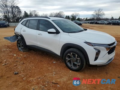 Czwarte zdjęcie samochodu z boku: 2025 CHEVROLET TRAX 1LT VIN:KL77LHEP1SC092373 - miniatura