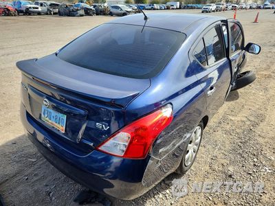 Trzecie zdjęcie samochodu z tyłu: 2013 NISSAN VERSA 1.6 S VIN:3N1CN7AP6DL850651 - miniatura