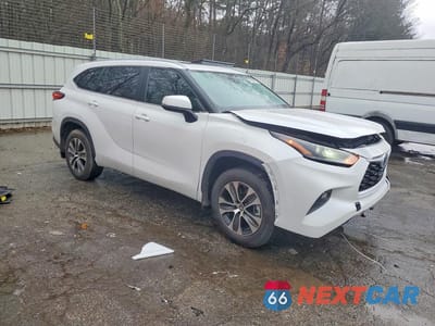 Czwarte zdjęcie samochodu z boku: 2023 TOYOTA HIGHLANDER VIN:5TDKARAH1PS022854 - miniatura