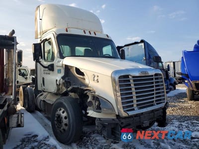 2017 FREIGHTLINER CASCADIA 1 - SEMI TRUCK 1FUJGEDR3HLHM7443 - główne zdjęcie licytacji z USA - miniatura