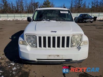Piąte zdjęcie samochodu w środku: 2011 JEEP LIBERTY SPORT VIN:1J4PN2GK4BW536110 - miniatura