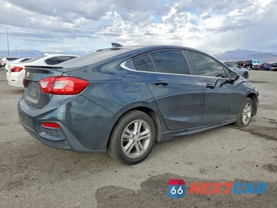 Trzecie zdjęcie samochodu z tyłu: 2018 CHEVROLET CRUZE LT VIN:1G1BE5SM7J7206957 - miniatura