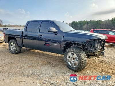 Czwarte zdjęcie samochodu z boku: 2011 CHEVROLET SILVERADO C1500 LT VIN:3GCPCSE05BG287750 - miniatura