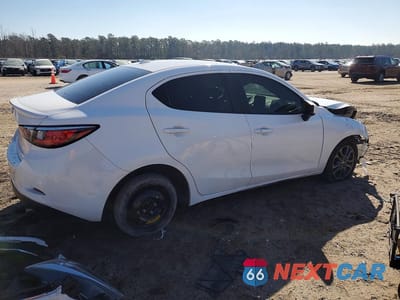 Trzecie zdjęcie samochodu z tyłu: 2019 TOYOTA YARIS L VIN:3MYDLBYV6KY510142 - miniatura