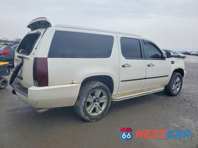 Trzecie zdjęcie samochodu z tyłu: 2011 CADILLAC ESCALADE ESV LUXURY VIN:1GYS4HEF0BR101430 - miniatura