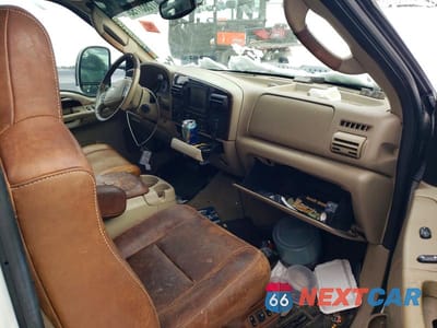 Zdjęcie 8 z 12 samochodu: 2005 FORD F350 SUPER DUTY VIN:1FTWW33P25EC05042 - miniatura