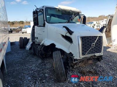 2025 VOLVO VNR SEMI TRUCK 4V4WC9EH5SN683697 - główne zdjęcie licytacji z USA - miniatura