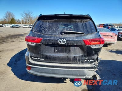 Zdjęcie 6 z 12 samochodu: 2018 TOYOTA HIGHLANDER SE VIN:5TDJZRFH8JS858102 - miniatura
