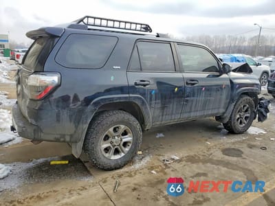Trzecie zdjęcie samochodu z tyłu: 2019 TOYOTA 4RUNNER VIN:JTEBU5JR0K5645711 - miniatura