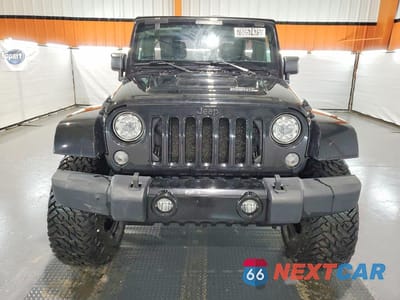 Piąte zdjęcie samochodu w środku: 2017 JEEP WRANGLER UNLIMITED SAHARA VIN:1C4BJWEG0HL660547 - miniatura