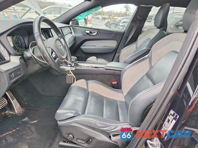 Zdjęcie 7 z 12 samochodu: 2020 VOLVO XC60 T5 R-DESIGN VIN:YV4102RM8L1417643 - miniatura