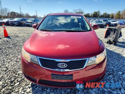 Piąte zdjęcie samochodu w środku: 2011 KIA FORTE EX VIN:KNAFU4A21B5892042 - miniatura