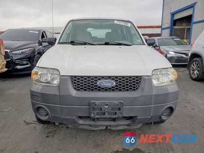 Piąte zdjęcie samochodu w środku: 2006 FORD ESCAPE XLS VIN:1FMYU02Z06KA51574 - miniatura