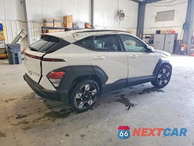 Trzecie zdjęcie samochodu z tyłu: 2025 HYUNDAI KONA SEL VIN:KM8HBCAB5SU283873 - miniatura