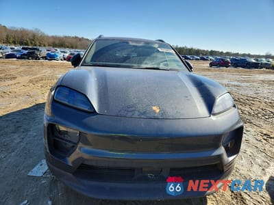 Piąte zdjęcie samochodu w środku: 2025 PORSCHE MACAN 4 VIN:WP1AA2XA5SL002111 - miniatura