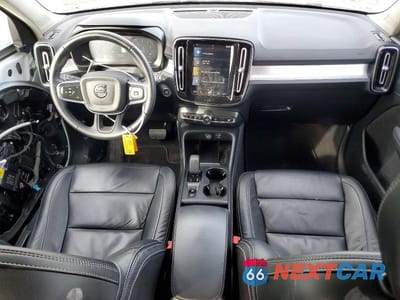 Zdjęcie 8 z 13 samochodu: 2022 VOLVO XC40 T4 MOMENTUM VIN:YV4AC2HKXN2773743 - miniatura
