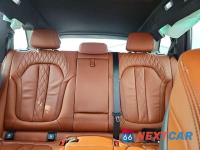 Zdjęcie 10 z 13 samochodu: 2026 BMW X5 M60I VIN:5UX33EU05T9183115 - miniatura