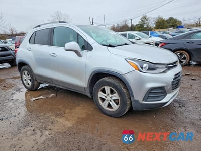 Czwarte zdjęcie samochodu z boku: 2017 CHEVROLET TRAX 1LT VIN:KL7CJPSB7HB088754 - miniatura