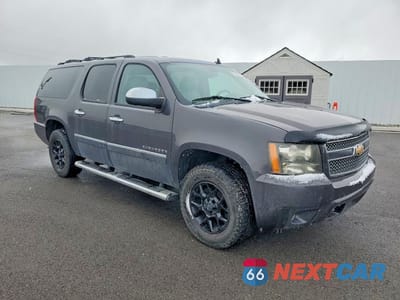 Czwarte zdjęcie samochodu z boku: 2010 CHEVROLET SUBURBAN K1500 LTZ VIN:1GNUKKE39AR186359 - miniatura