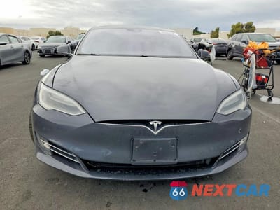 Piąte zdjęcie samochodu w środku: 2016 TESLA MODEL S VIN:5YJSA1E24GF157256 - miniatura