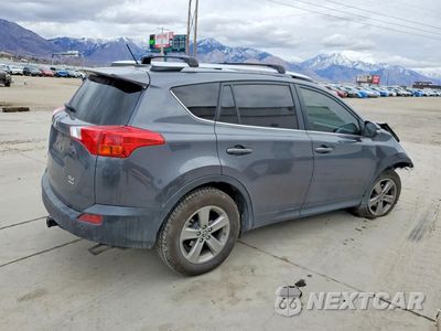Trzecie zdjęcie samochodu z tyłu: 2015 TOYOTA RAV4 XLE VIN:JTMRFREVXFD143912 - miniatura