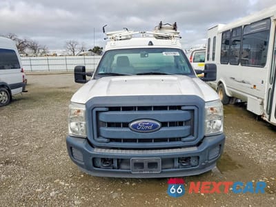 Piąte zdjęcie samochodu w środku: 2013 FORD F350 SUPER DUTY UTILITY / SERVICE TRUCK VIN:1FDRF3A67DEB92452 - miniatura
