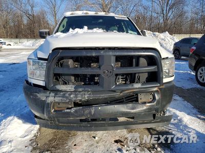 Piąte zdjęcie samochodu w środku: 2017 RAM 2500 ST VIN:3C6TR5CT1HG740306 - miniatura