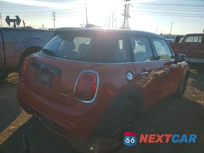 Trzecie zdjęcie samochodu z tyłu: 2021 MINI COOPER S VIN:WMWXU9C08M2P48120 - miniatura