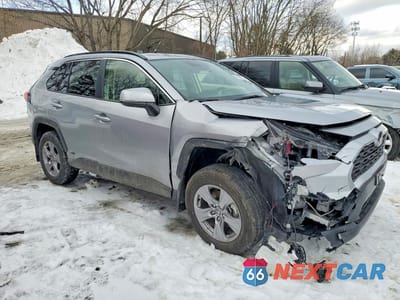 Czwarte zdjęcie samochodu z boku: 2025 TOYOTA RAV4 XLE VIN:JTMRWRFV9SD328719 - miniatura