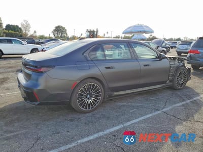 Trzecie zdjęcie samochodu z tyłu: 2024 BMW I7 EDRIVE50 VIN:WBY43EJ07RCT04425 - miniatura