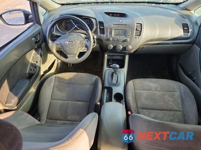 Zdjęcie 8 z 12 samochodu: 2016 KIA FORTE LX VIN:KNAFX4A65G5605948 - miniatura