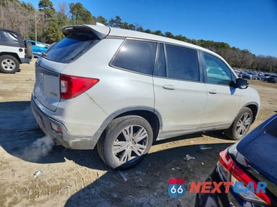 Trzecie zdjęcie samochodu z tyłu: 2021 HONDA PASSPORT EXL VIN:5FNYF8H56MB015951 - miniatura
