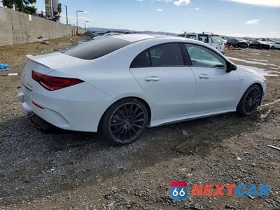 Trzecie zdjęcie samochodu z tyłu: 2021 MERCEDES-BENZ CLA AMG 35 4MATIC VIN:W1K5J5BB4MN173095 - miniatura