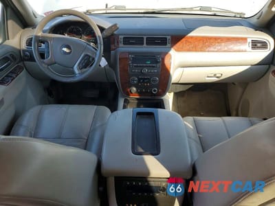 Zdjęcie 8 z 12 samochodu: 2014 CHEVROLET SUBURBAN C1500 LT VIN:1GNSCJE0XER192326 - miniatura