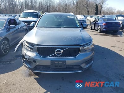 Piąte zdjęcie samochodu w środku: 2019 VOLVO XC40 T5 MOMENTUM VIN:YV4162XZ0K2008199 - miniatura