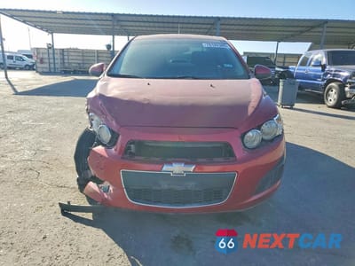 Piąte zdjęcie samochodu w środku: 2014 CHEVROLET SONIC LT VIN:1G1JC5SH5E4207746 - miniatura