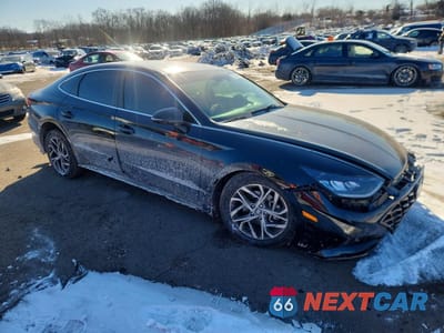 Czwarte zdjęcie samochodu z boku: 2021 HYUNDAI SONATA SEL VIN:5NPEL4JA7MH087996 - miniatura
