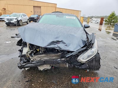 Piąte zdjęcie samochodu w środku: 2019 KIA FORTE GT LINE VIN:3KPF34AD8KE017097 - miniatura