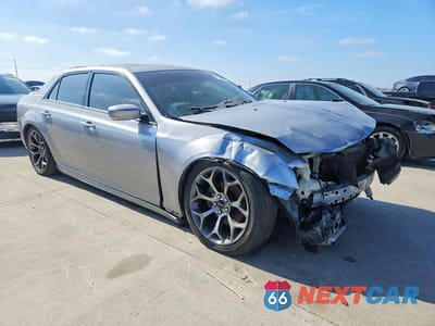 Czwarte zdjęcie samochodu z boku: 2018 CHRYSLER 300 S VIN:2C3CCABG0JH245080 - miniatura