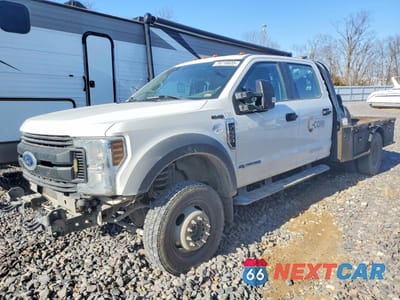 Drugie zdjęcie samochodu z przodu: 2019 FORD F550 SUPER DUTY FLATBED TRUCK VIN:1FD0W5HT4KEF73141 - miniatura
